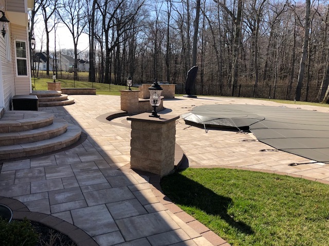 Finished paver patio with curved border
